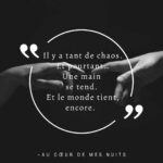 Il tient
