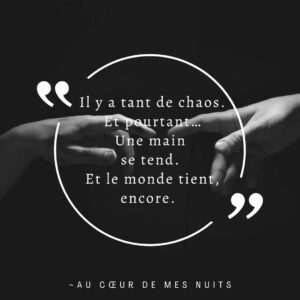 Il tient